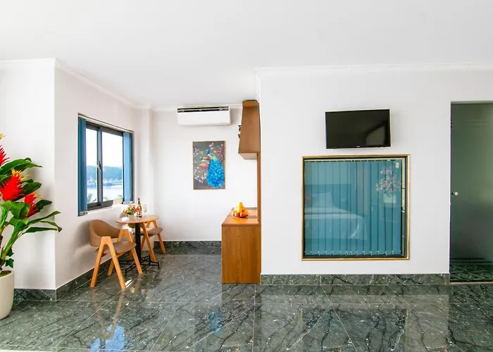 Khách sạn Camellia Tuan Chau